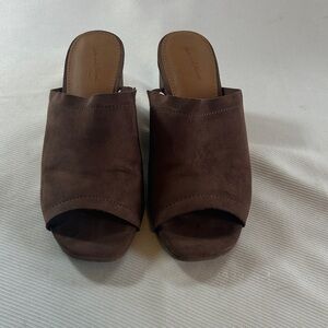 Universal Threads Women’s Brown Faux Suede Slide Mules